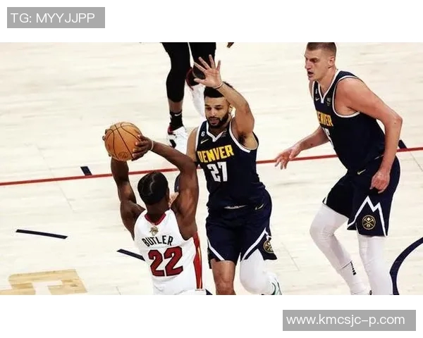 马刺与掘金激战G3五，谁能在季后赛中抢占先机争夺胜利